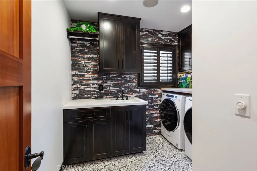 158 Santa Ana Avenue