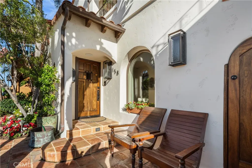 158 Santa Ana Avenue