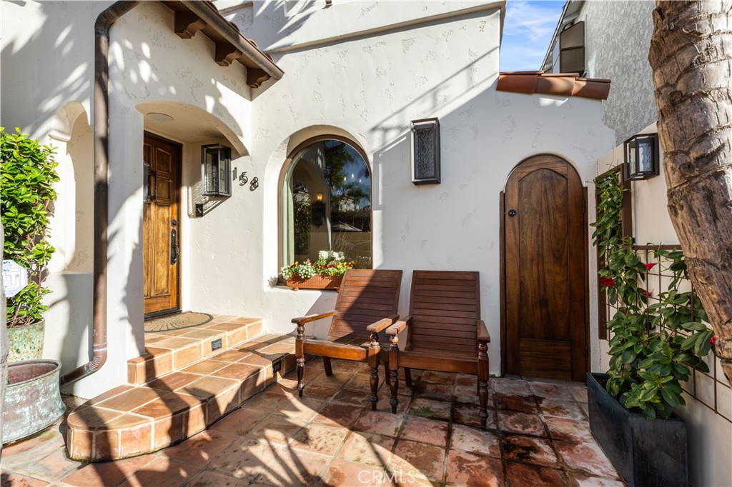 158 Santa Ana Avenue