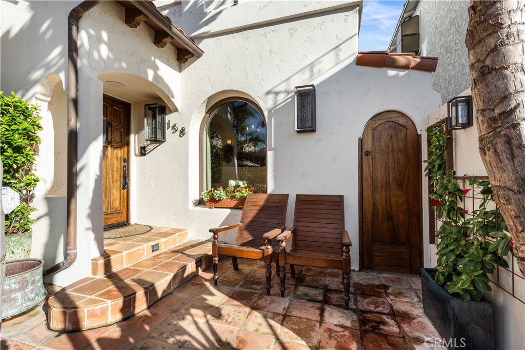 158 Santa Ana Avenue