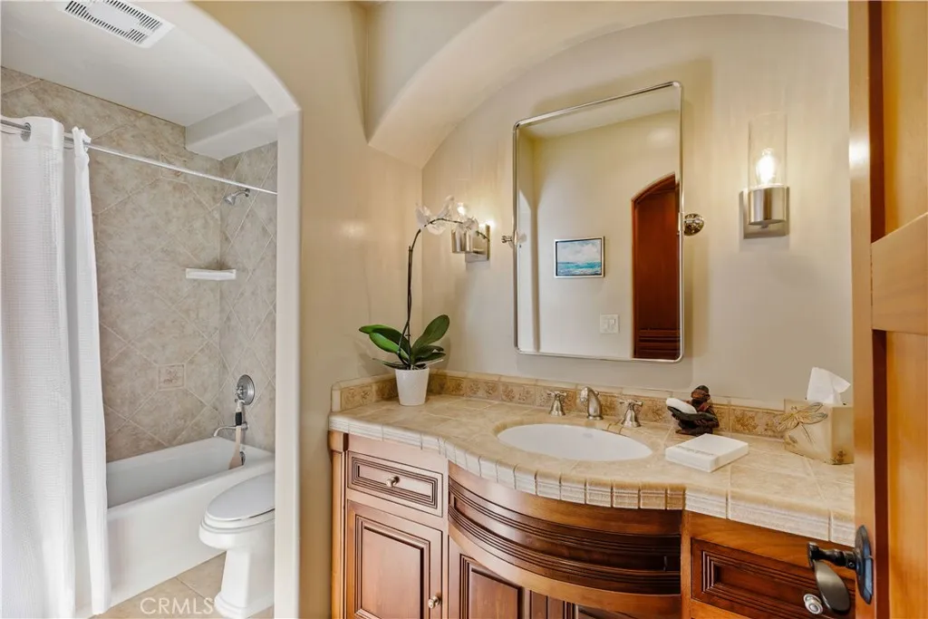 158 Santa Ana Avenue