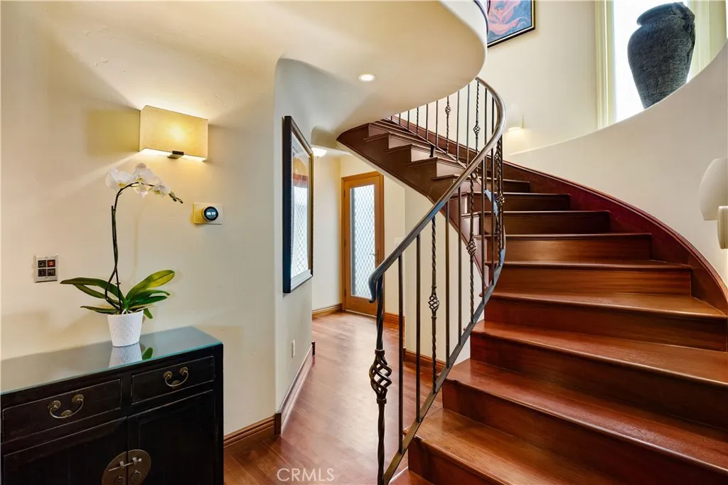 158 Santa Ana Avenue