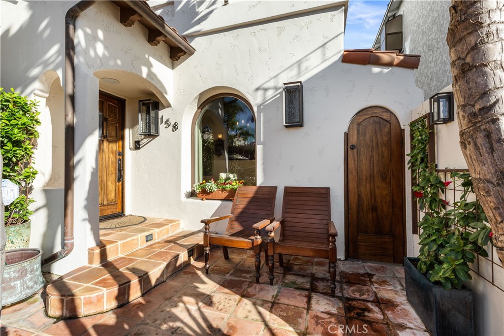 158 Santa Ana Avenue