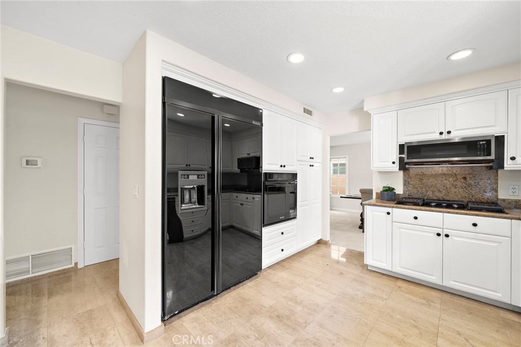 18817 Tomahawk Street