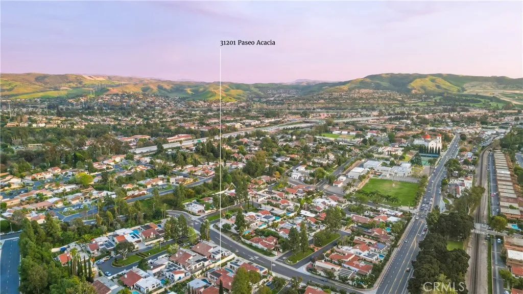 31201 Paseo Acacia