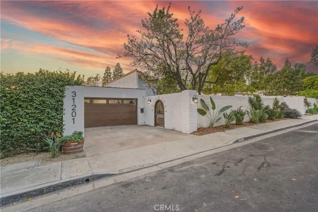31201 Paseo Acacia