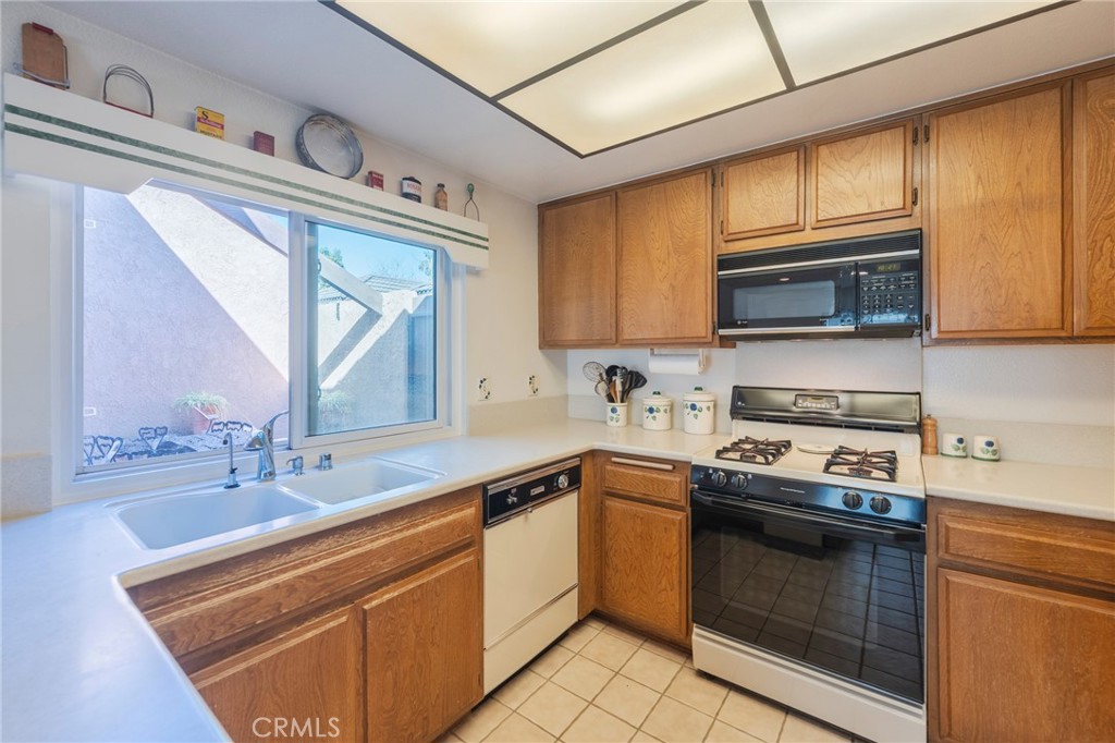 7911 Woodlake Drive 77