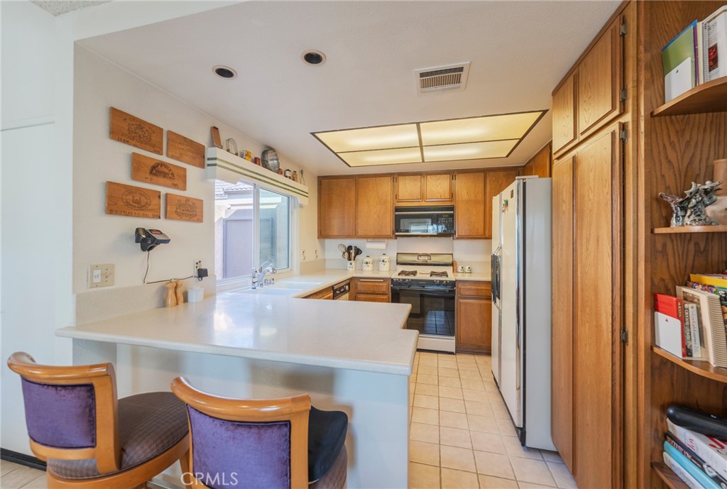 7911 Woodlake Drive 77