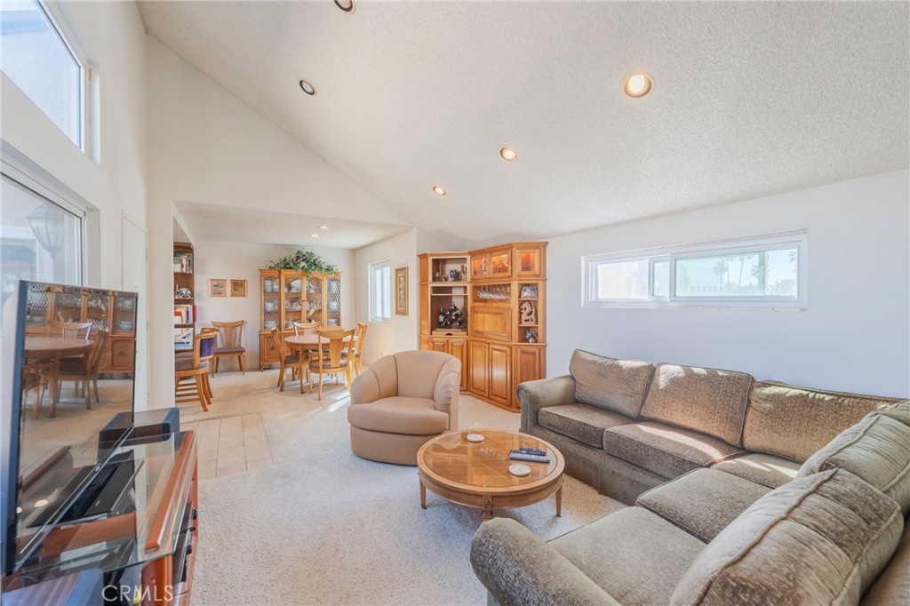 7911 Woodlake Drive 77