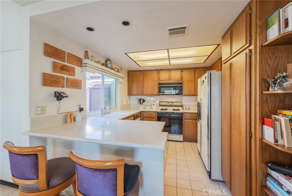 7911 Woodlake Drive 77