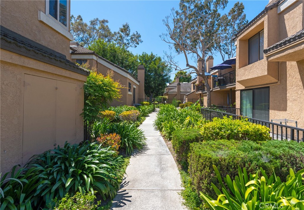 7911 Woodlake Drive 77