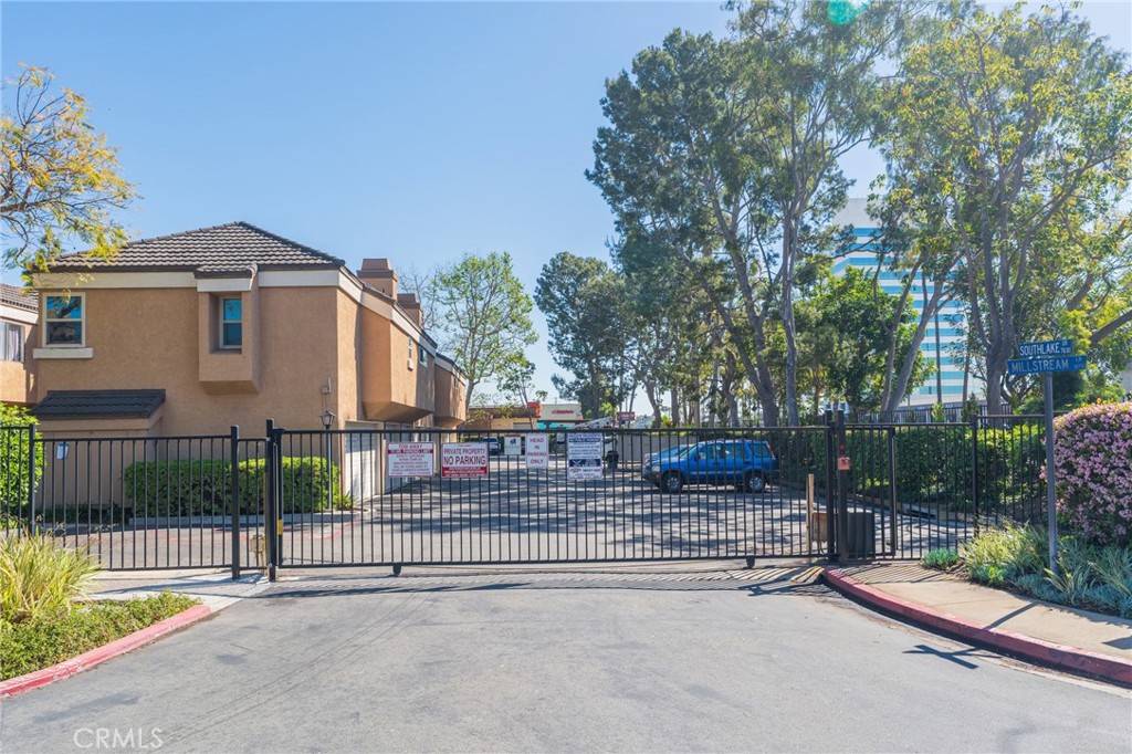 7911 Woodlake Drive 77