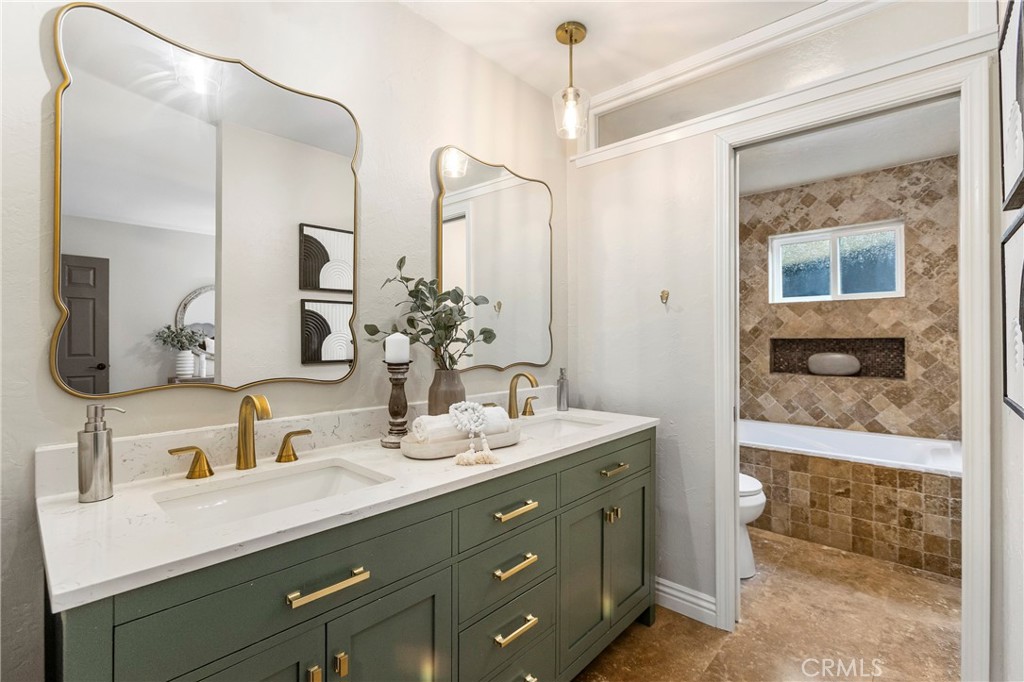 28092 Pinnacles Court