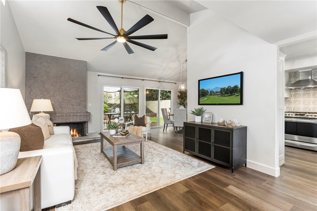 28092 Pinnacles Court