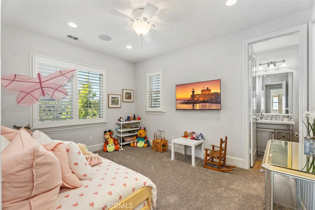 4692 Oceanridge Drive