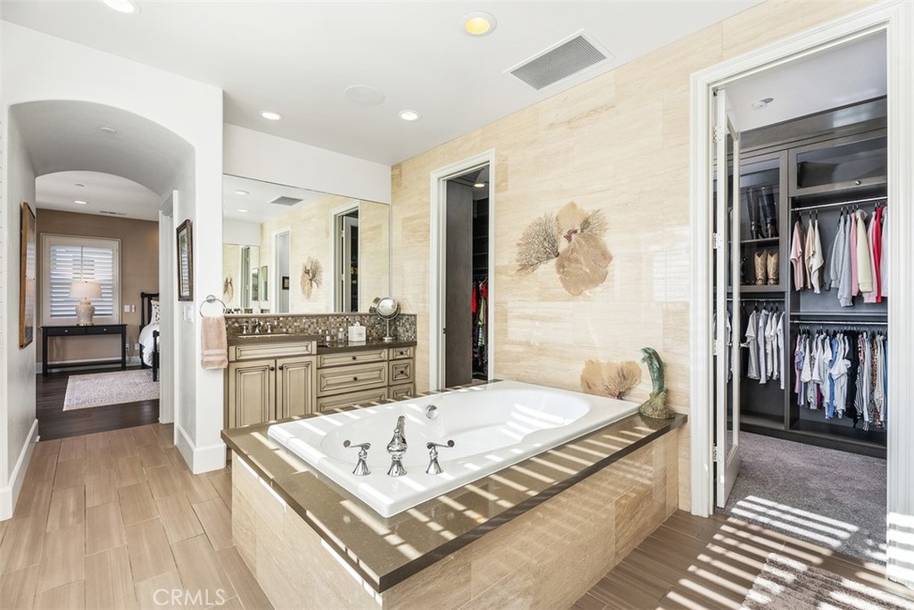 4692 Oceanridge Drive