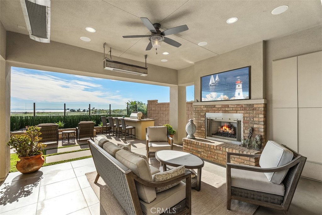 4692 Oceanridge Drive