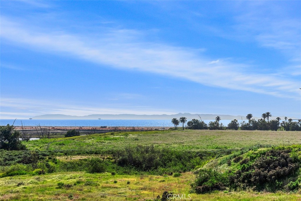 4692 Oceanridge Drive