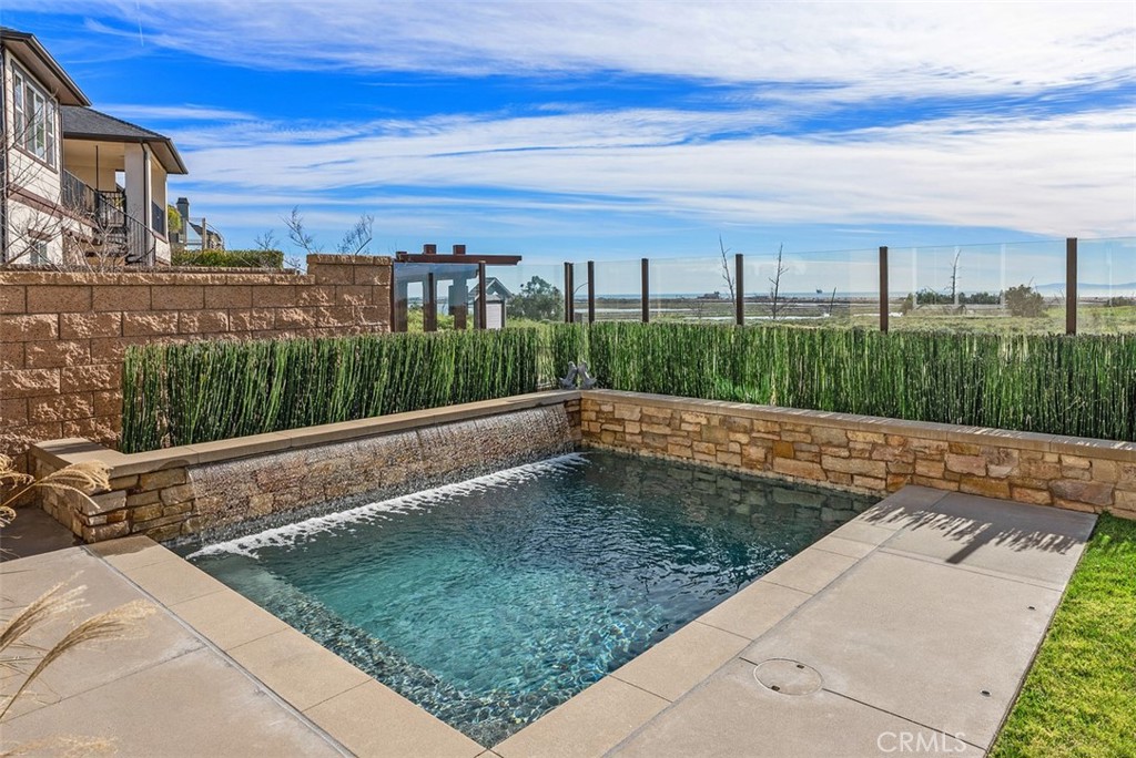 4692 Oceanridge Drive