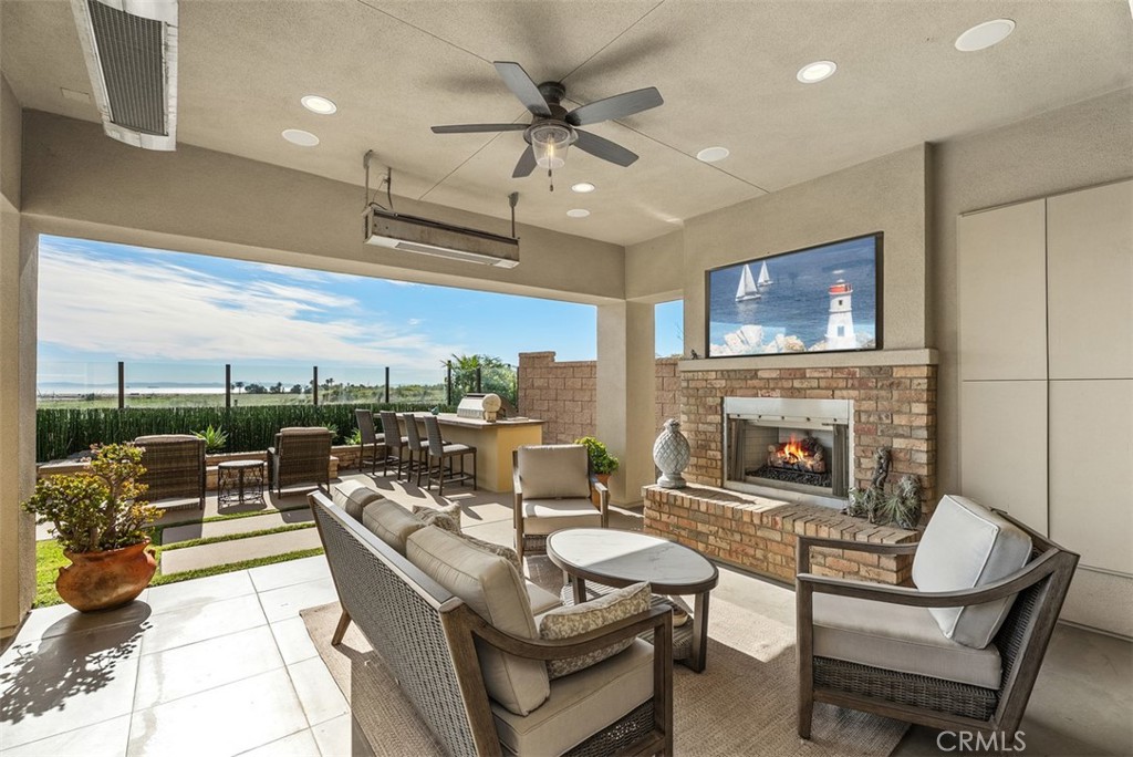 4692 Oceanridge Drive