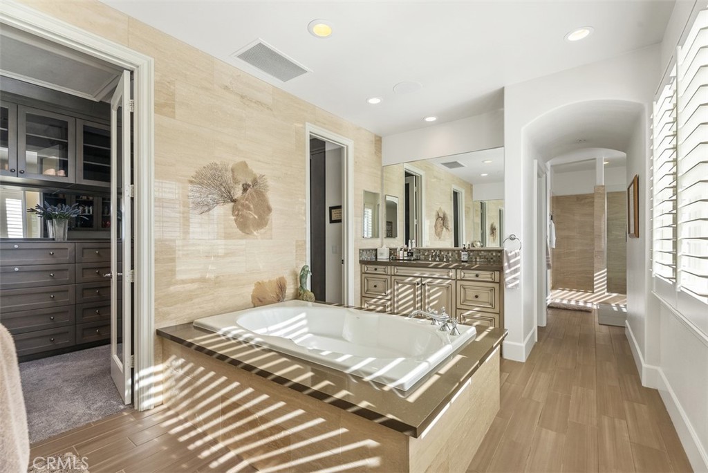 4692 Oceanridge Drive