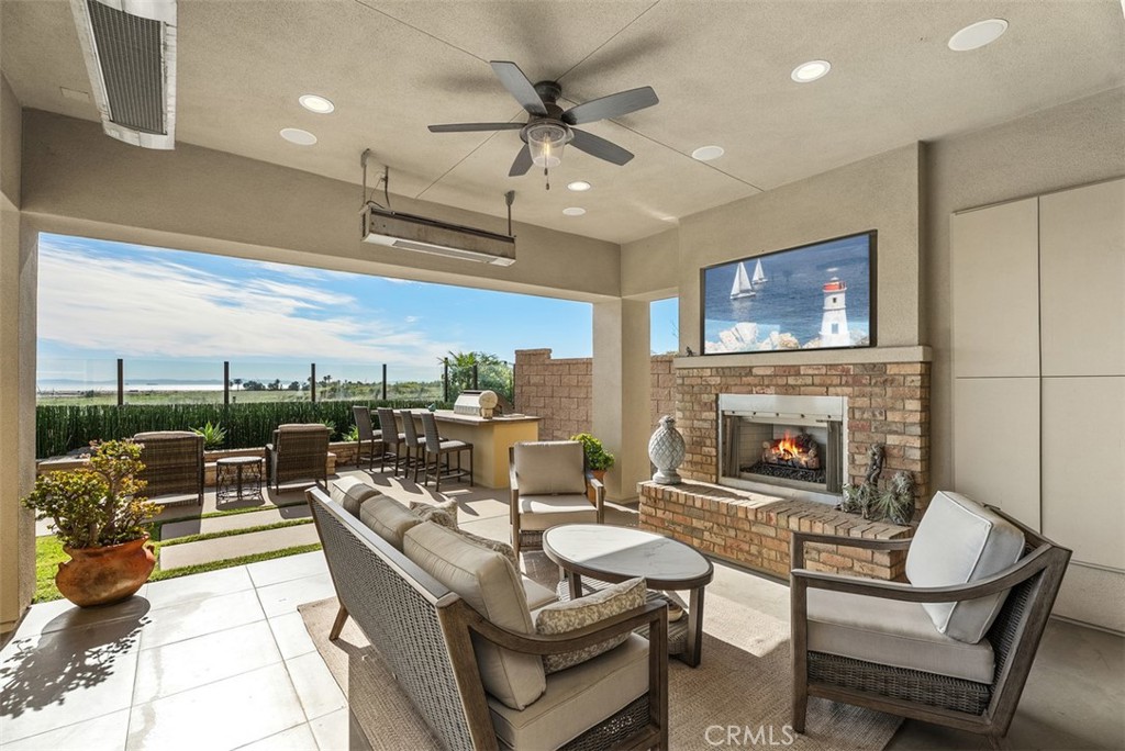 4692 Oceanridge Drive