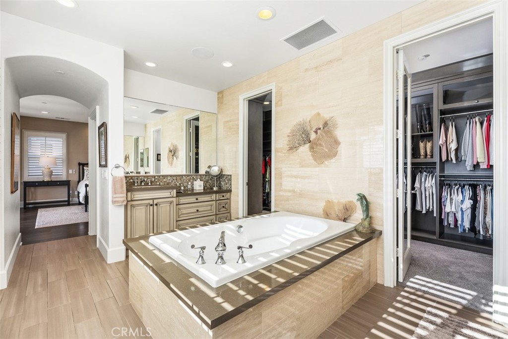 4692 Oceanridge Drive