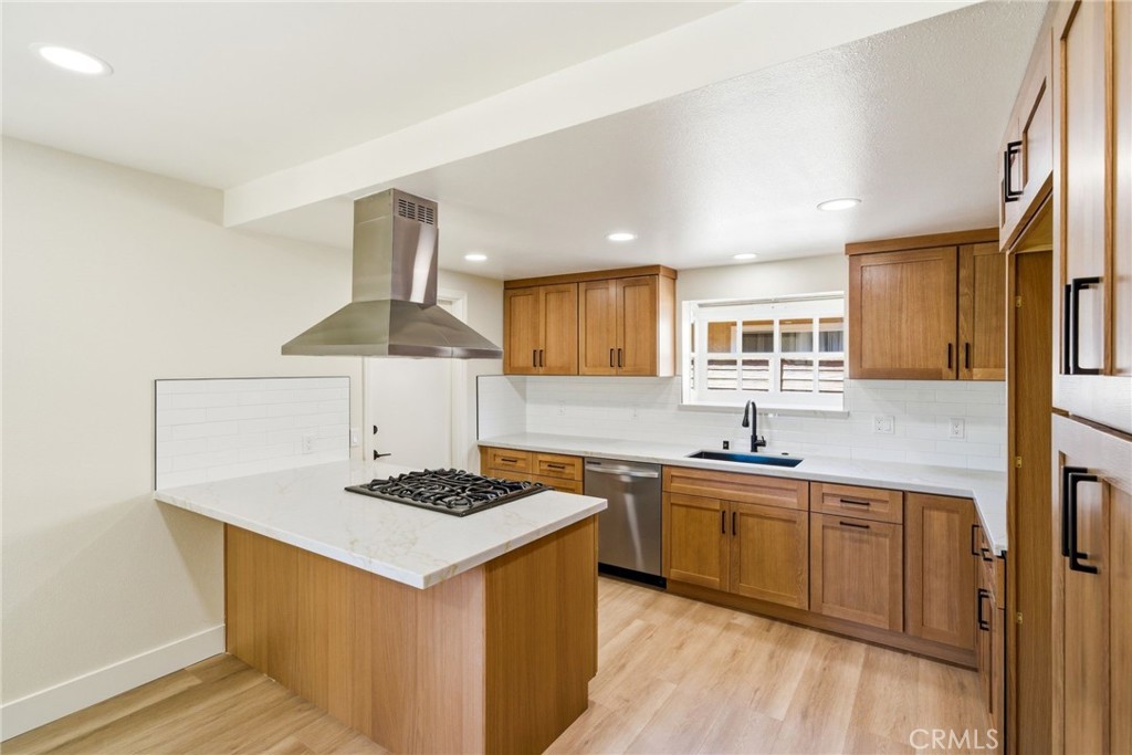 19562 Aragon Circle