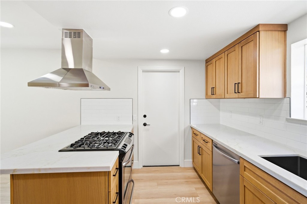 19562 Aragon Circle