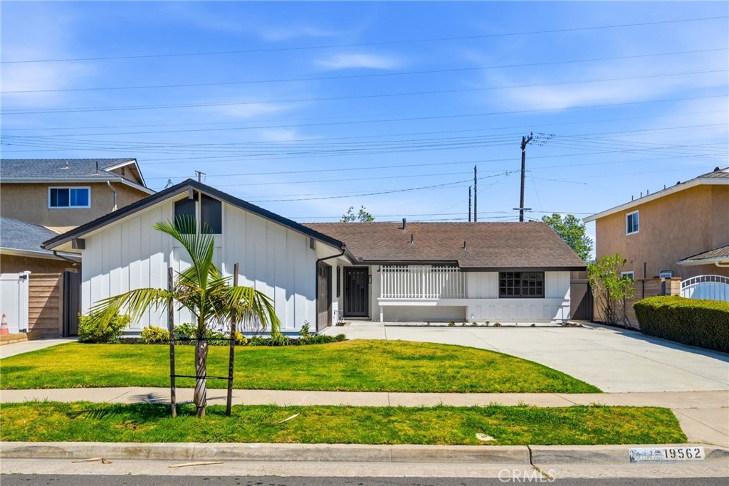 19562 Aragon Circle