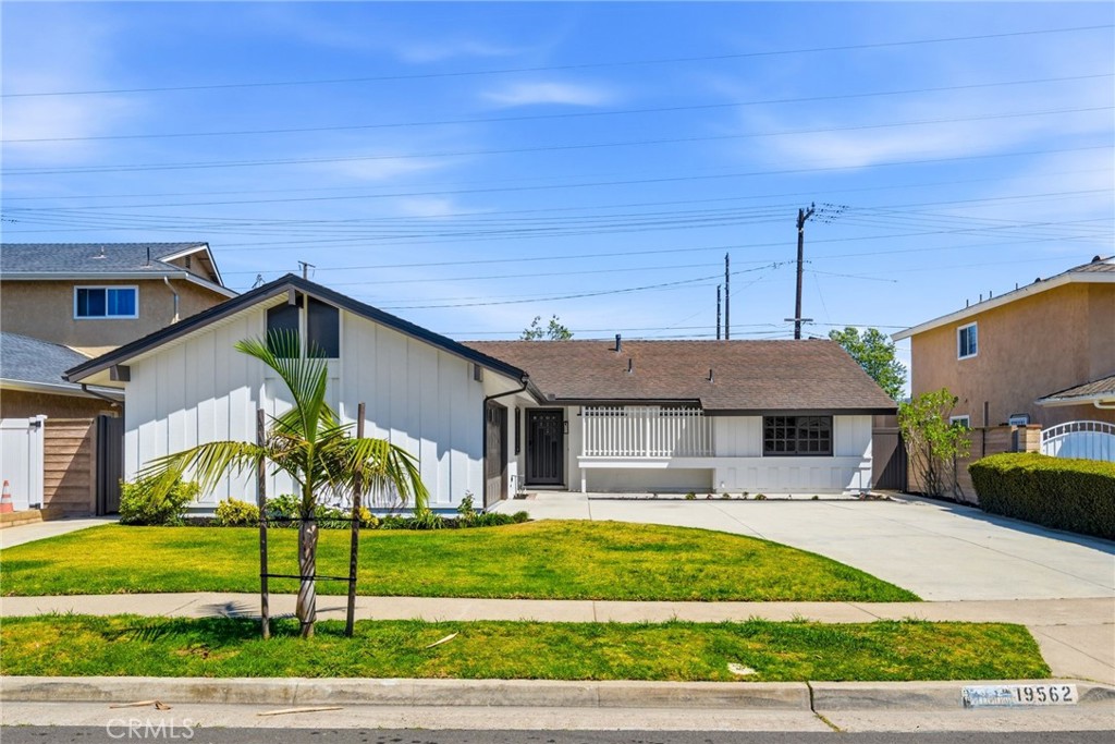 19562 Aragon Circle