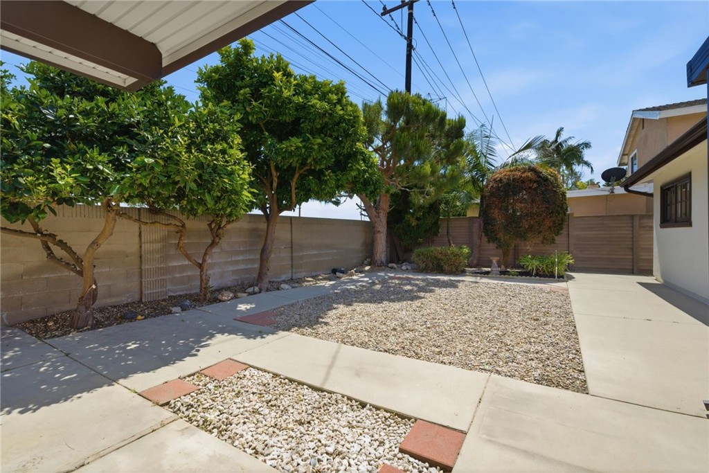 19562 Aragon Circle