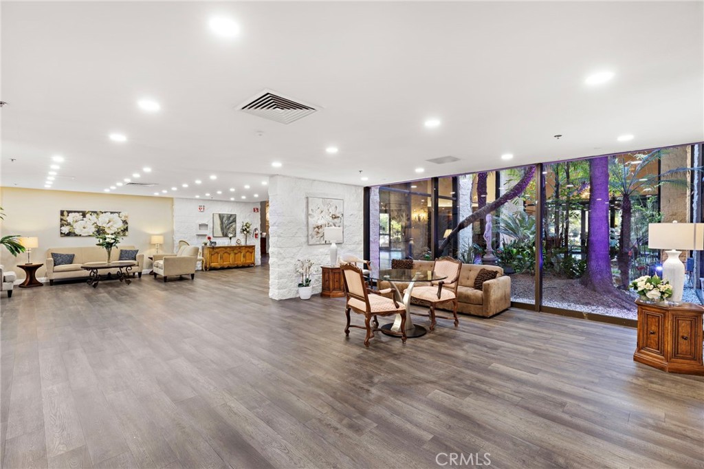 24055 Paseo Del Lago