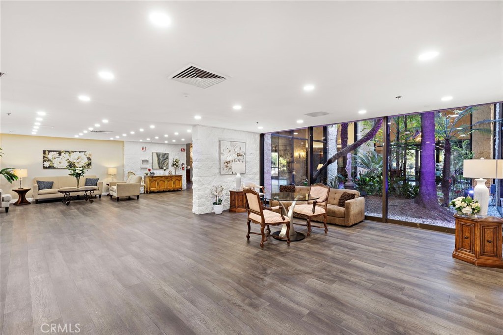 24055 Paseo Del Lago