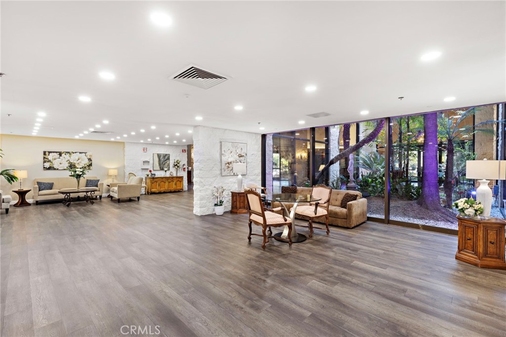 24055 Paseo Del Lago
