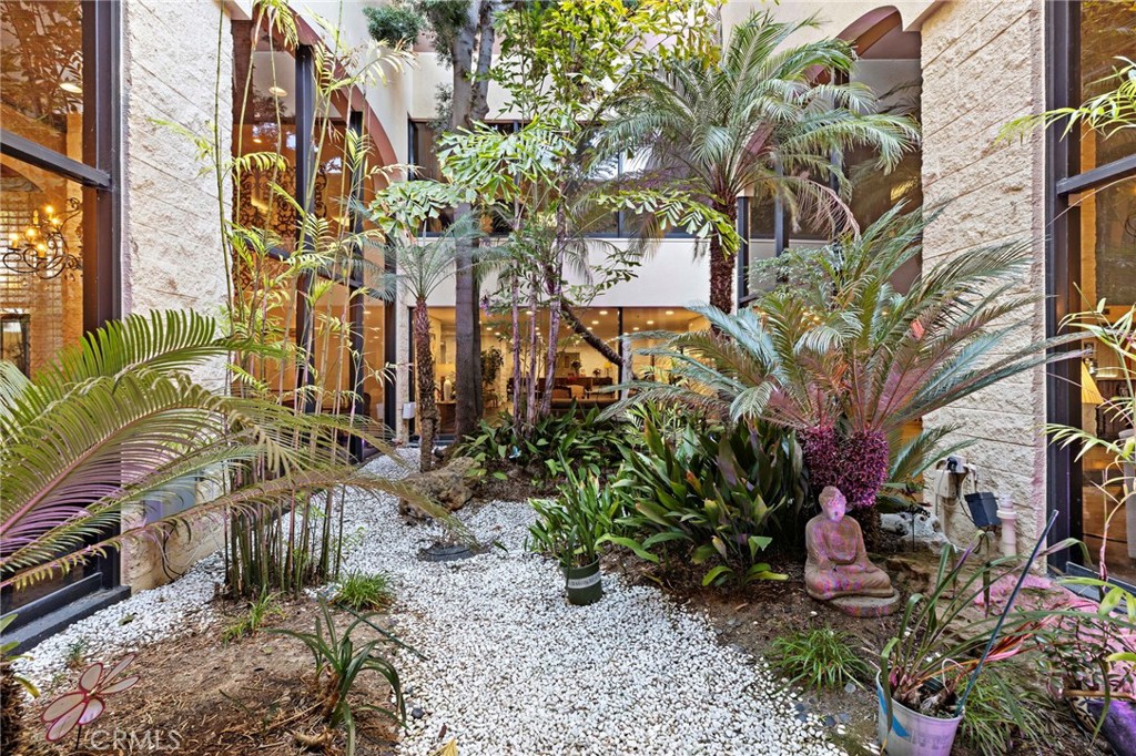 24055 Paseo Del Lago