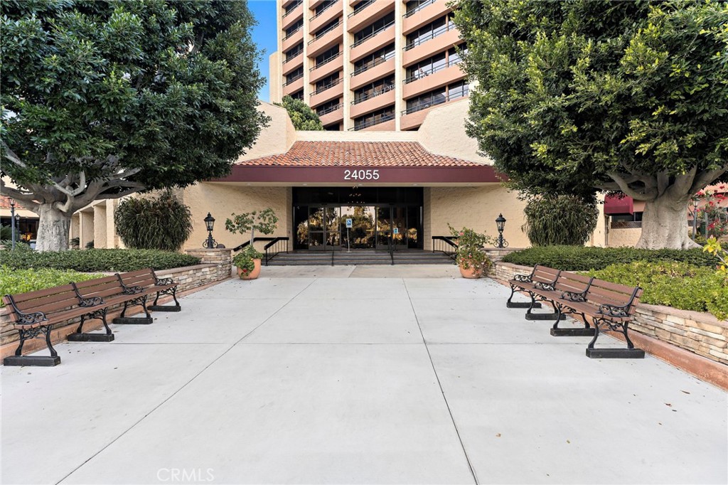 24055 Paseo Del Lago
