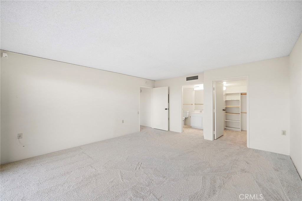 24055 Paseo Del Lago