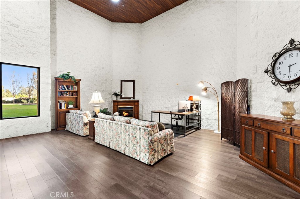 24055 Paseo Del Lago