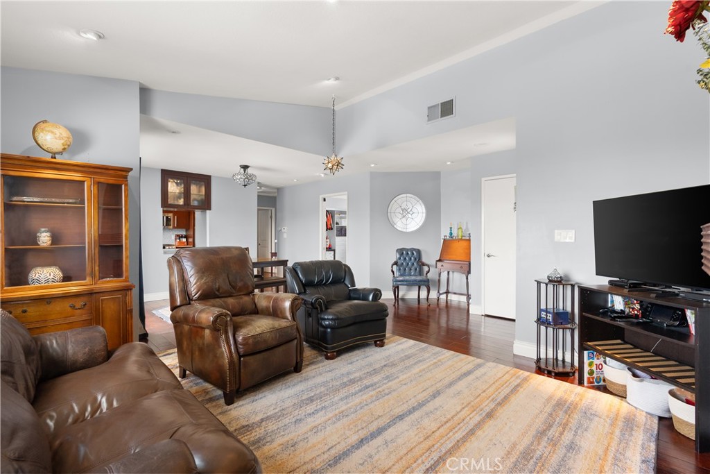 2330 vangurad Way L101