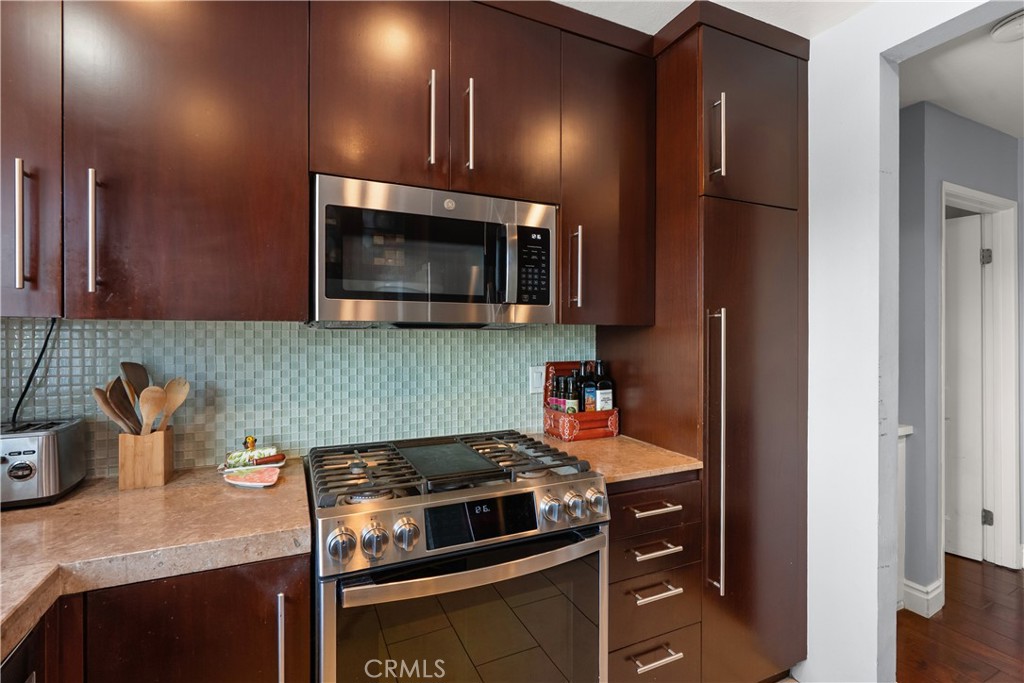 2330 vangurad Way L101