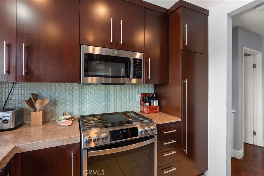 2330 vangurad Way L101