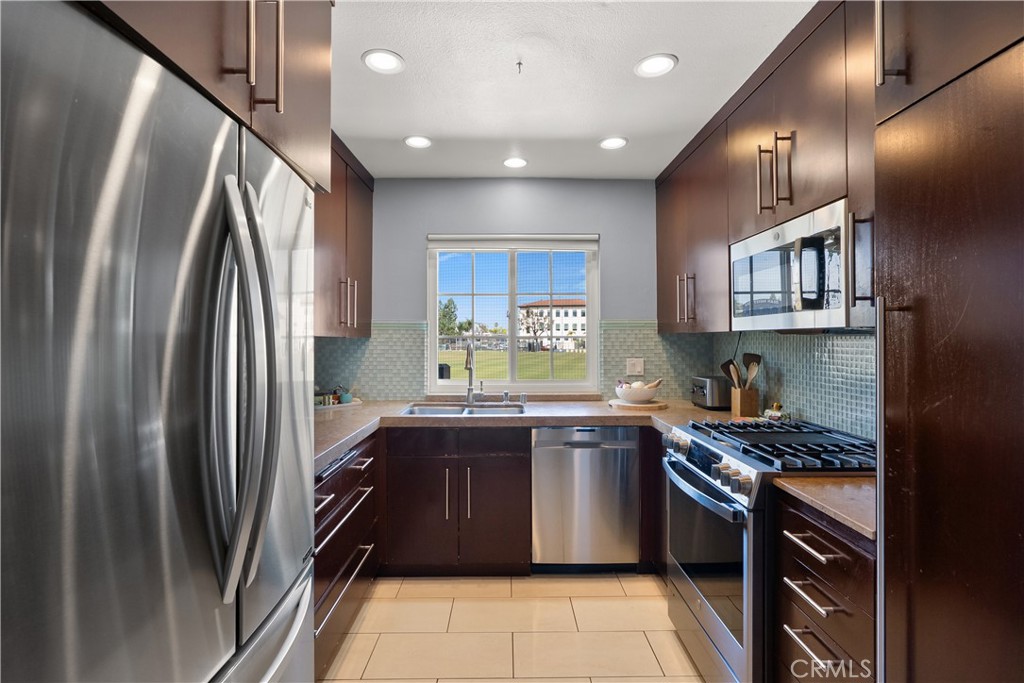 2330 vangurad Way L101