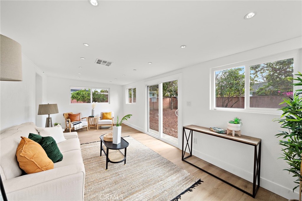 1410 W Camden Place