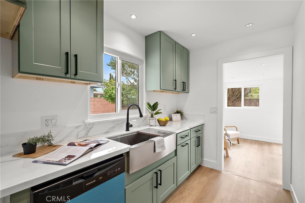 1410 W Camden Place