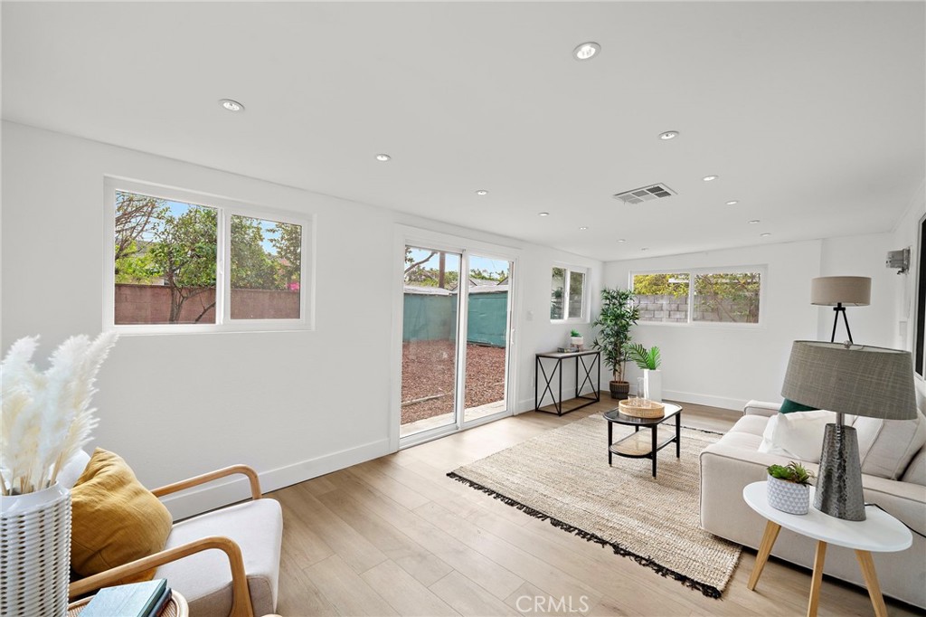 1410 W Camden Place