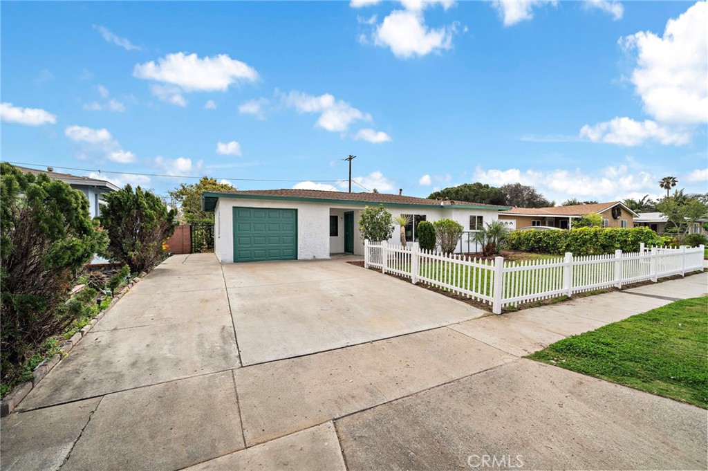 1410 W Camden Place