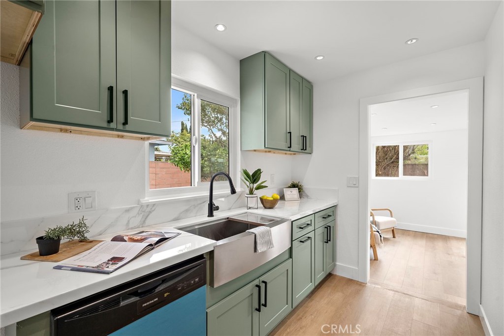 1410 W Camden Place