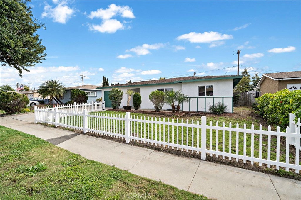 1410 W Camden Place