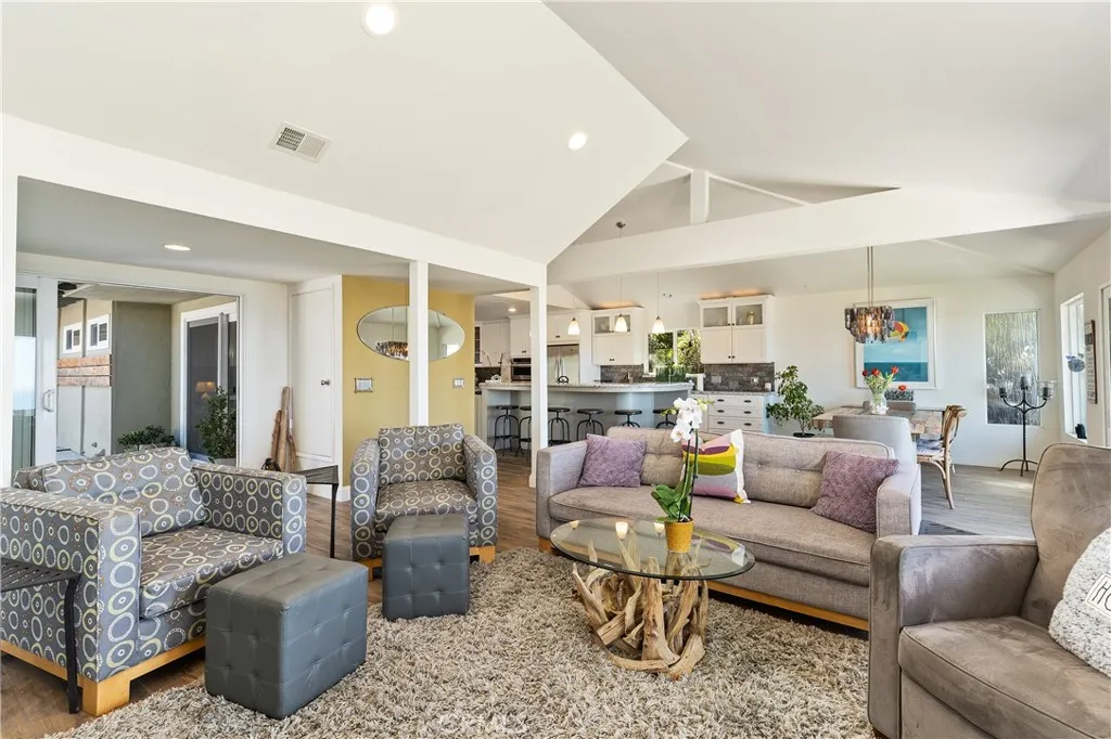 723 Avenida Presidio